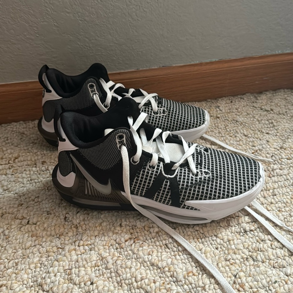 MEN'S NIKE LEBRON WITNESS VII TB BASKETBALL SHOES